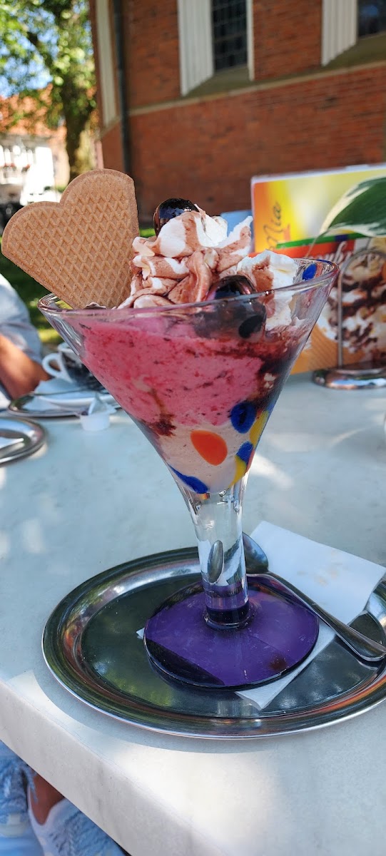 Eiscafe, Pizzeria & Feinkost Mamma Mia-6